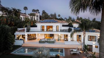 Exclusiva villa reformada con vistas al mar en Nagüeles, Marbella photo 0