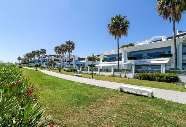Exclusivo Apartamento en Primera Línea de Playa, Doncella Beach, Estepona photo 0