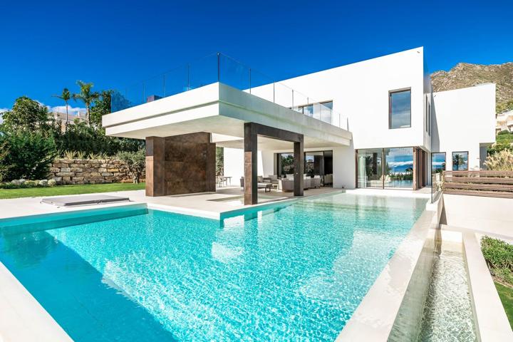 Lujosa y moderna villa en Sierra Blanca con enorme jardin y vistas panoramicas al mar photo 0