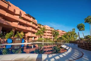 Apartamento de lujo en 100 m del mar en Las Nayades, Estepona photo 0