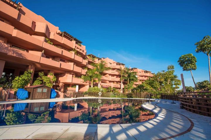 Apartamento de lujo en 100 m del mar en Las Nayades, Estepona photo 0