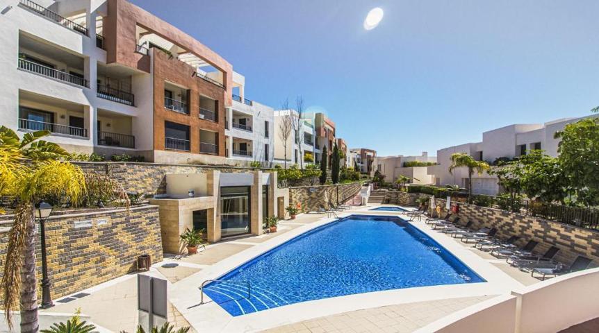 Vistas panorámicas al mar, Gibraltar y África desde este elegante apartamento en Los Altos de Los Monteros photo 0