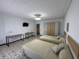 SE ALQUILAN HABITACIONES A 10 MIN DEL CEU photo 0