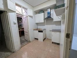 se vende planta baja zona raval photo 0