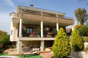 Exclusivo chalet con piscina y jardín en Ciudad Quesada photo 0
