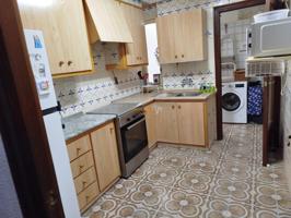 SE VENDE PISO CON ASCENSOR Y PATIO PISABLE ZONA PIRULI photo 0