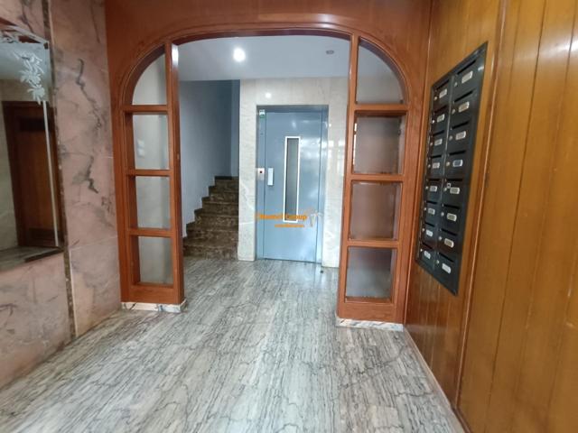 SE VENDE ENTRESUELO COMERCIAL CON ASCENSOR! photo 0