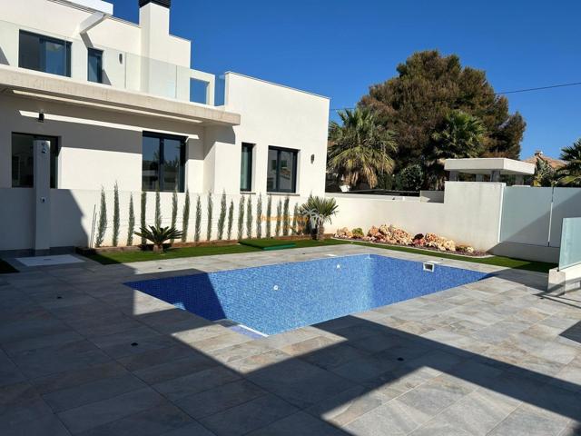 EXCLUSIVA VILLA EN VENTA EN LA PLAYA MUCHAVISTA - ALICANTE!! photo 0