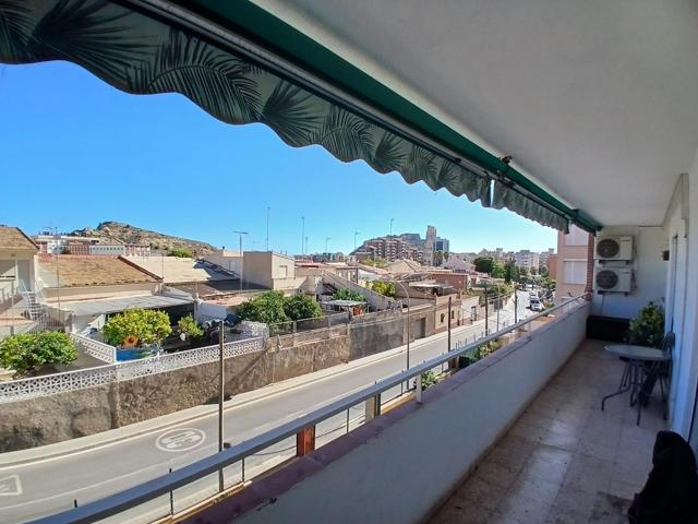 SE VENDE PISO DE 3 HABITACIONES CON PARKING TERRAZA Y VISTA AL CASTILLO photo 0