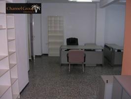 SE ALQUILA ENTRESUELO PARA OFICINA photo 0