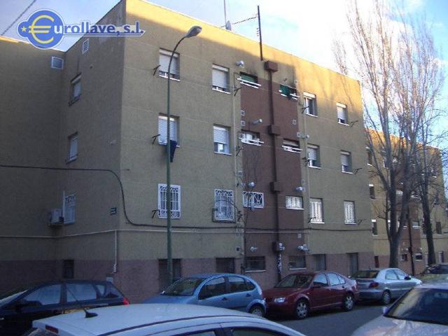 Venta Piso Puente de Vallecas Madrid en periodo de pujas desde el 09-07-2025 al 22-07-2025 photo 0