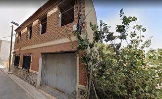 SE VENDE CASA URBANA CON TERRENO A REFORMAR EN ZARANDONA photo 0