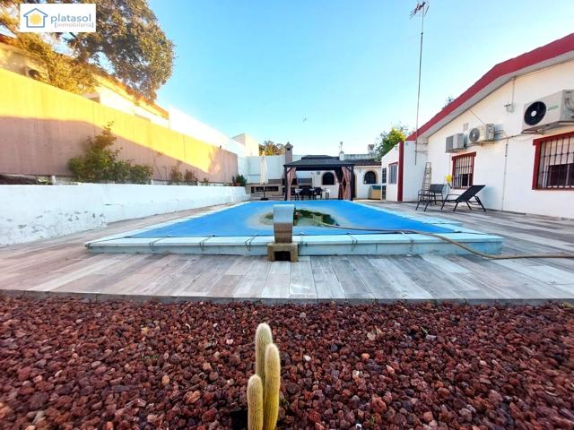 extraordinario chalet en urbanización privada entre el garrobo y el castillo de las guardas photo 0