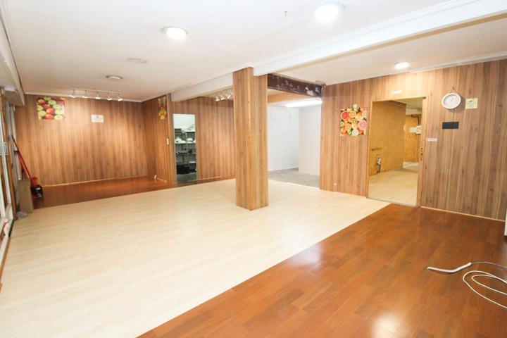 ALQUILER Local El Pla, 268 m2 ,50 m2 de Escaparates en Zona de Paso photo 0