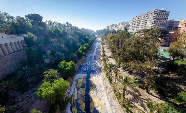 Solar edificable en el Raval, frente al rio photo 0