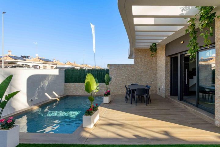 Villa en Los Montesinos photo 0