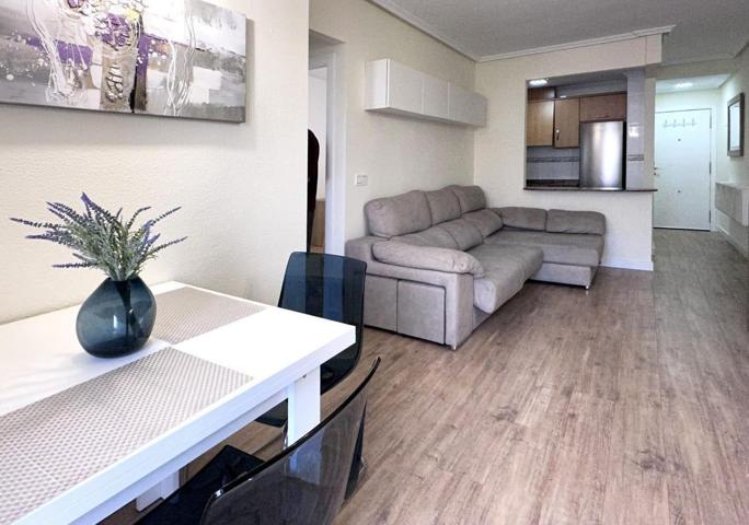 Apartamento con piscina y plaza de garaje en Torrevieja photo 0