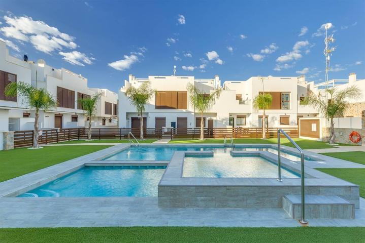 Moderno apartamento en planta baja con 3 dormitorios en Torre de la Horadada. photo 0