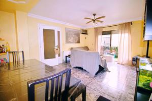 Centrico y amplia vivienda con ascensor en Elche photo 0