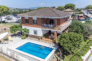FANTASTICA CASA EN VENTA - URB. CAN LLEDO photo 0