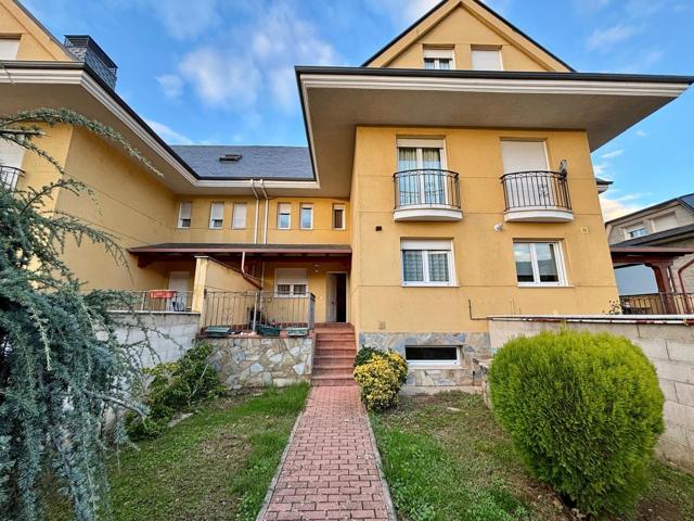 VENTA CHALET ADOSADO ZONA ALDAMA EN PONFERRADA photo 0