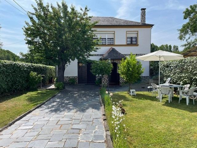 VENTA CASA CON JARDIN EN MAGAZ DE ARRIBA photo 0