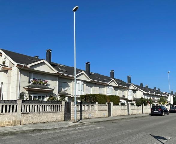 VENTA CHALET ADOSADO EN PONFERRADA photo 0