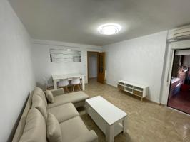 Piso ideal para estudiantes 3 dormitorios en el Paseo de Extremadura photo 0