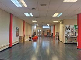 Magnífico Local Comercial en Calle Solana de Luche – 326 m2 + Sótano + Patio | 2.000 €-mes photo 0