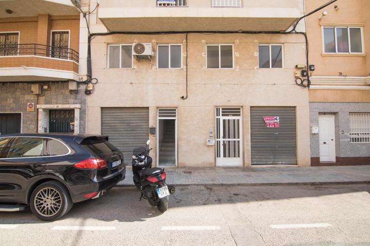 Entresuelo comercial con entrada independiente ideal para cambio de uso a 2 pisos y local comercial photo 0