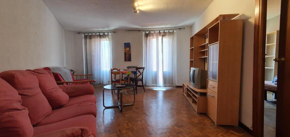 GESPAIN ACTIVIDADES INMOBILIARIAS OFRECE PISO EN CASCO HISTÓRICO. photo 0