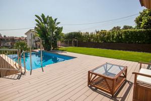 **Descubre un Oasis de Lujo en Castelldefels: Casa ecológica con jardín y piscina photo 0
