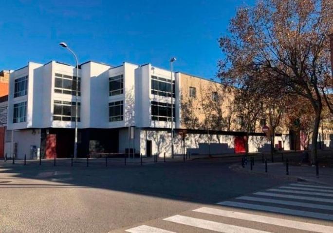 Edificio Corporativo en L’Hospitalet: Ubicación Estratégica y Espacios Personalizables photo 0