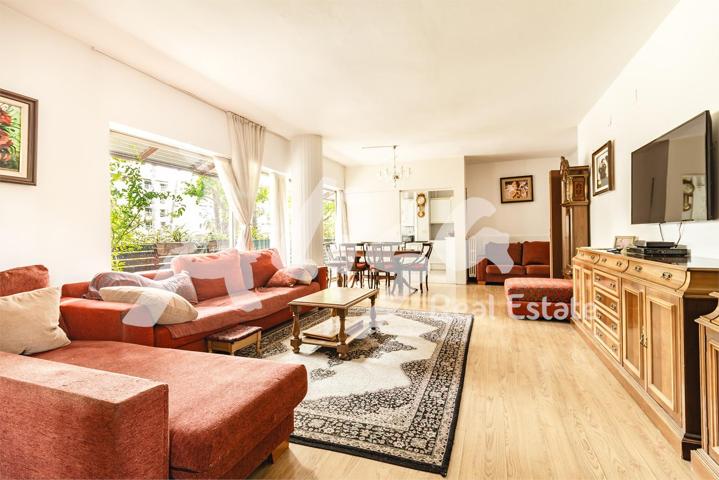 Vivienda con terraza junto al mar photo 0