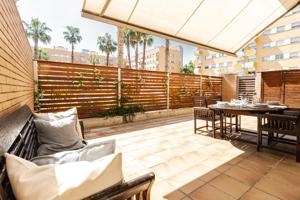 Planta baja con terraza y zona comunitaria con piscina photo 0