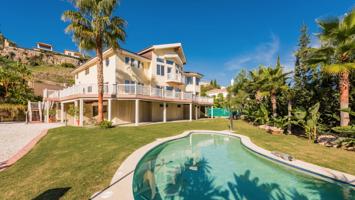 Impresionante villa con vistas panoramicas en El Paraiso Alto, Benahavis photo 0