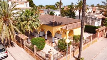 VENTA CASA INDEPENDIENTE 3 DORM. 2 BAÑOS EN CABO ROIG ESQUINA CON GRANDE PARCELA DE 450 M2 photo 0