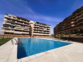 Vivienda con gran terraza en urbanización con piscina. photo 0