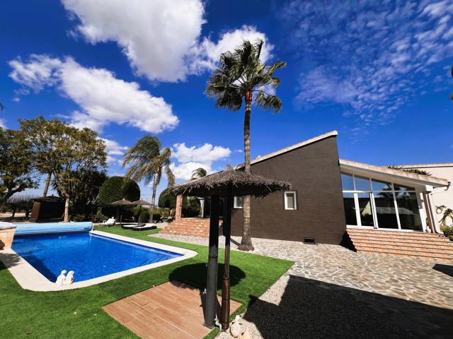 Chalet a la venta en Jacarilla. photo 0