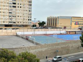 Piso en urbanización privada con piscina comunitaria y zonas ajardinadas photo 0