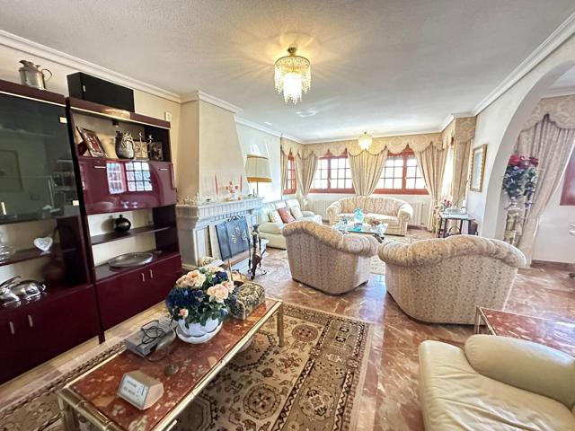 Espectacular chalet en Las Paulinas con vistas despejadas photo 0