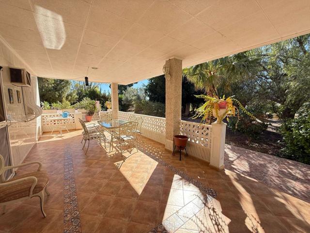 Encantador Chalet en Crevillent con Amplio Terreno y Piscina Propia photo 0