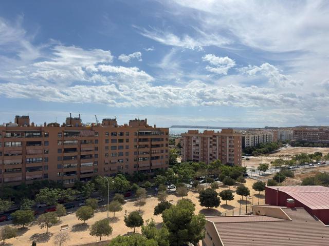 Amplio y Moderno Piso Reformado en Babel con vistas a la Bahia de Alicante y al castillo Santa Bárbara. photo 0