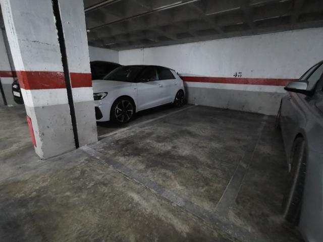 Plaza de garaje en alquiler - Urb. Los Robles - Gran Via photo 0