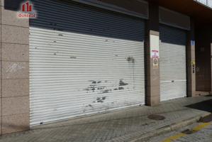 LOCAL COMERCIAL CON TRES PLAZAS DE GARAJE CON VADO photo 0