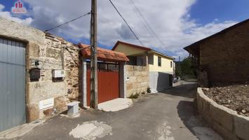 CASA REFORMADA CON BUENA PARCELA EN TOÉN. photo 0