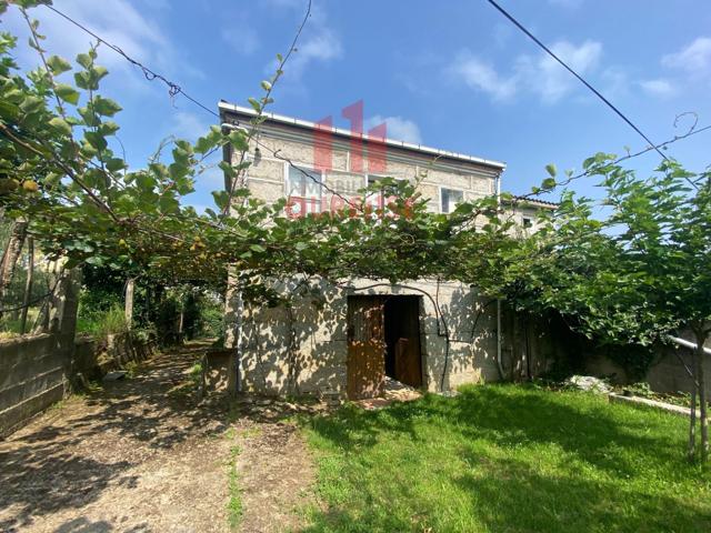 SE VENDE CASA DE PIEDRA PARA REFORMAR EN FREÁS photo 0