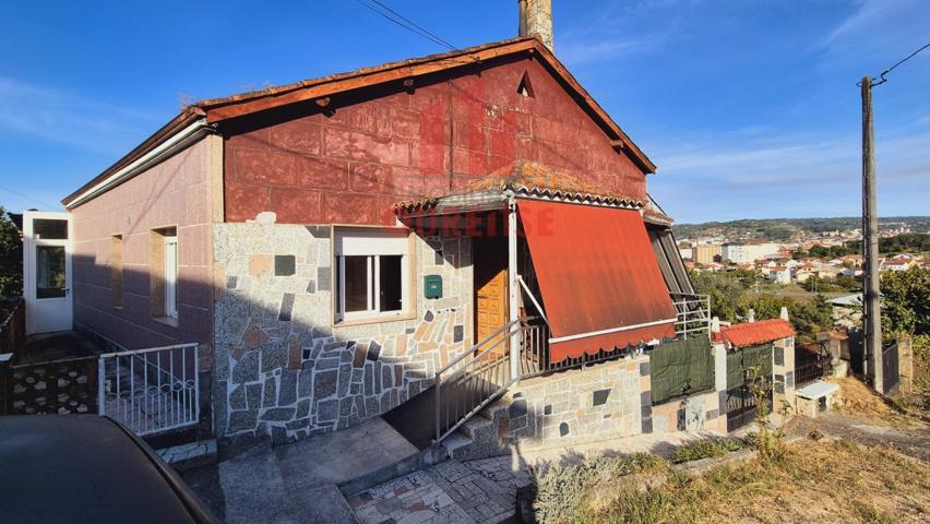 CASA UNIFAMILIAR EN LA CIUDAD DE OURENSE photo 0