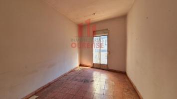 VENTA DE PISO PARA REFORMAR EN O COUTO, A CINCO MINUTOS CAMINADO DEL CENTRO DE OURENSE photo 0