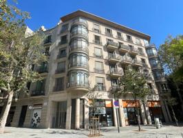 ¡Encuentra tu hogar ideal en el vibrante corazón de Barcelona! Piso en venta photo 0